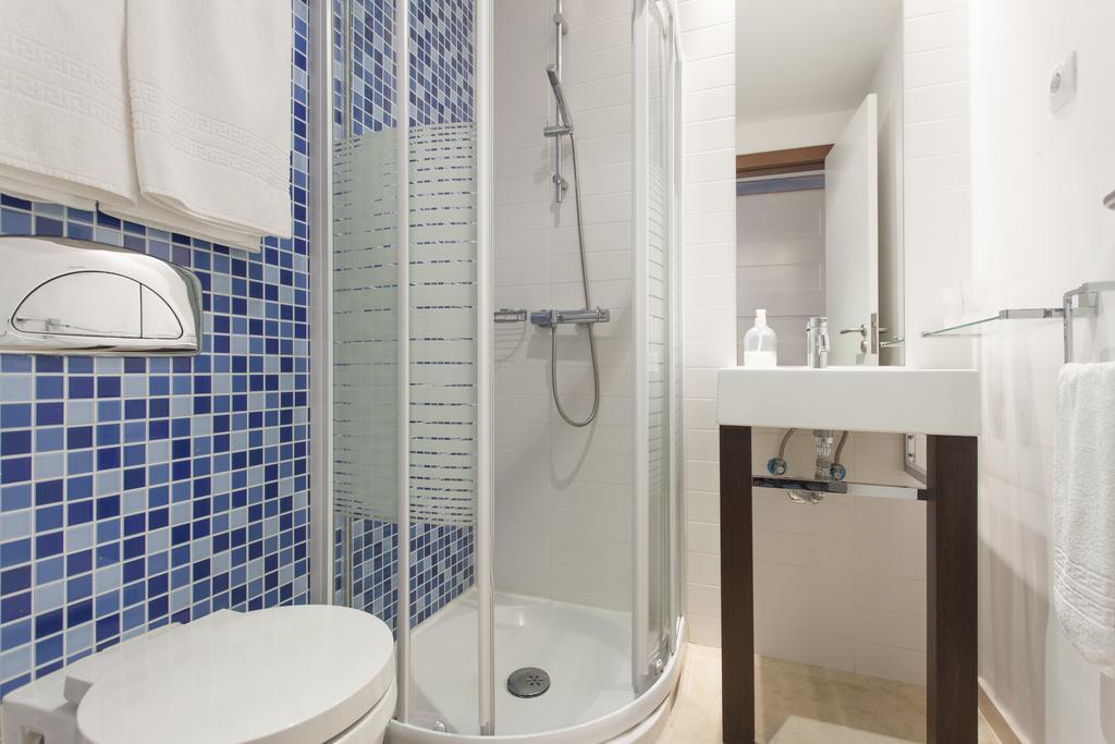 Bairrus Lisbon Apartments - Alfama II Room photo