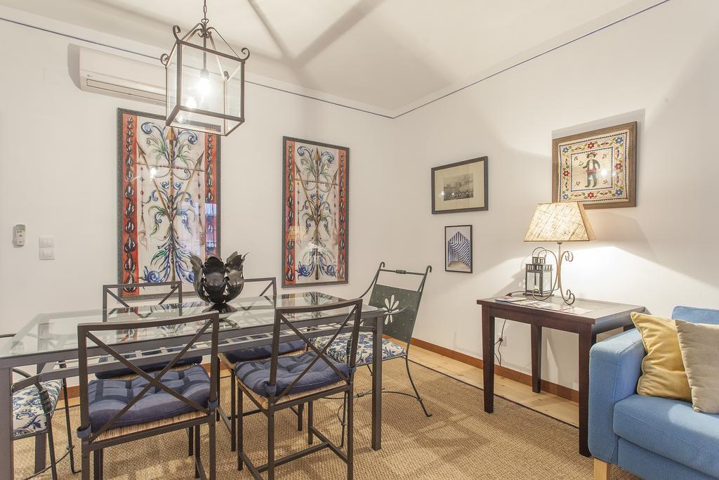 Bairrus Lisbon Apartments - Alfama II Room photo