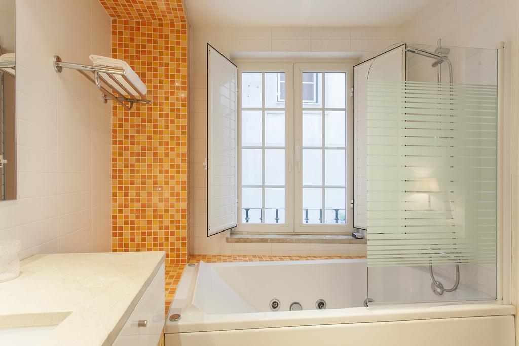 Bairrus Lisbon Apartments - Alfama II Room photo